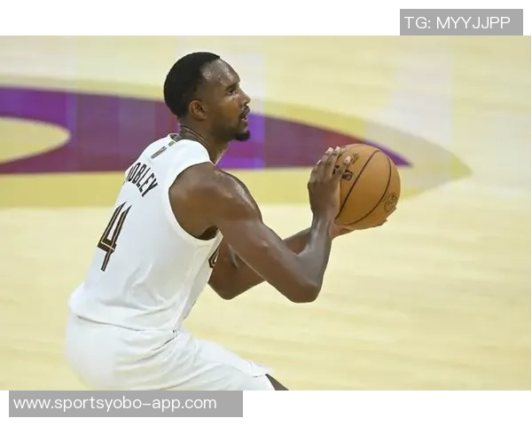 莫布里展现防守实力13投7中贡献16分7篮板3盖帽正负值高达11